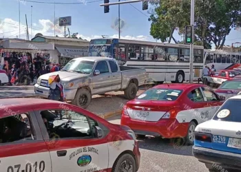 Las vialidades están deterioradas y el transporte público carece de modernización real.