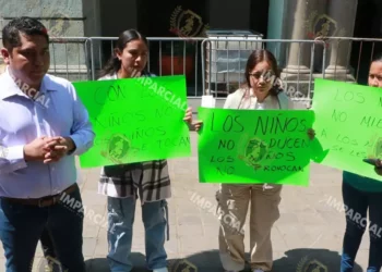 Foto: Adrián Gaytán // Marchan en María Lombardo; exigen castigo a agresor de estudiantes.