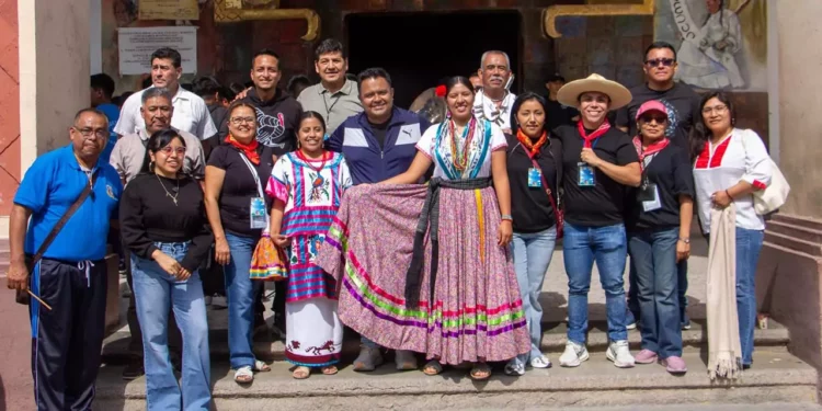 Más de dos mil danzantes participaron en el Tercer Encuentro Monumental del Jarabe Mixteco en Huajuapan de León.
