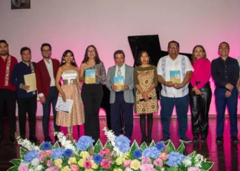 Músicos y promotores culturales rindieron homenaje al creador del Jarabe Mixteco, a 43 años de su fallecimiento, en una velada dedicada a preservar su legado musical.