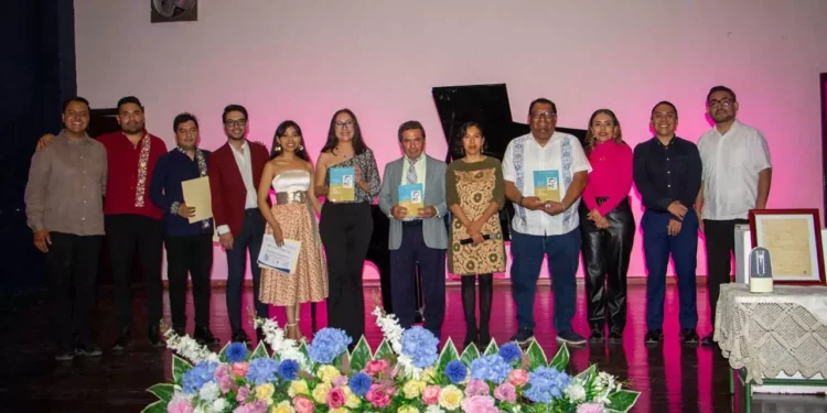 Músicos y promotores culturales rindieron homenaje al creador del Jarabe Mixteco, a 43 años de su fallecimiento, en una velada dedicada a preservar su legado musical.