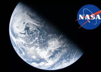 NASA revela espectaculares fotos de la Tierra con auroras desde la cápsula Orión