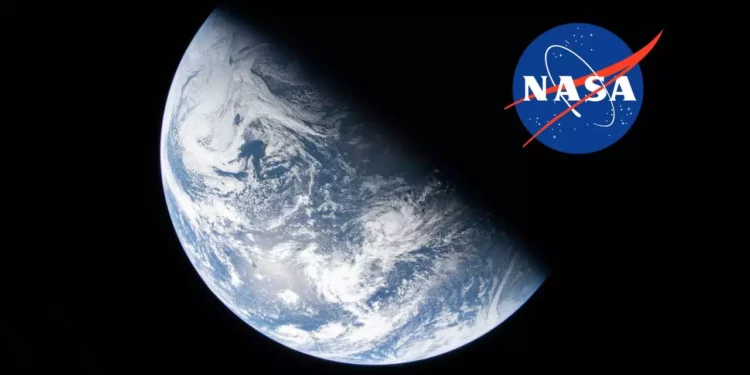 NASA revela espectaculares fotos de la Tierra con auroras desde la cápsula Orión