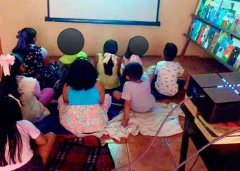 Niñas y niños de Santiago Huajolotitlán participaron en el taller “En Primavera la Biblioteca te Espera 2026”