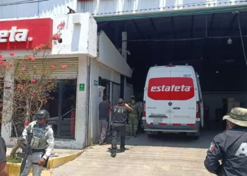 Foto: cortesía // Operativo en empresas de paquetería para prevenir el traslado de artículos prohibidos.