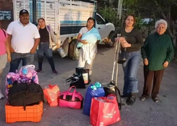 Foto: redes sociales // Pasajeros que fueron abandonados a su suerte por urban de la línea Salinacrucense.