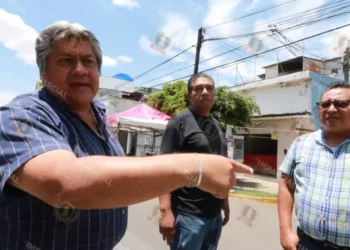 ¡Intimidación a la prensa en protesta del PAAE! Escalada de tensión en avenida universidad