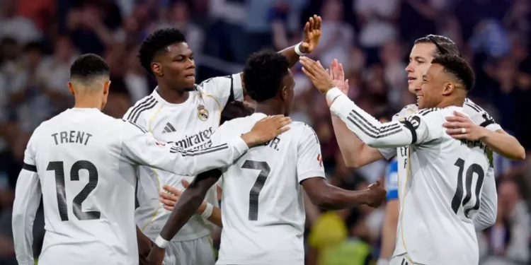 Mbappé y Vinicius mantienen al Real Madrid en la lucha por LaLiga tras vencer al Alavés