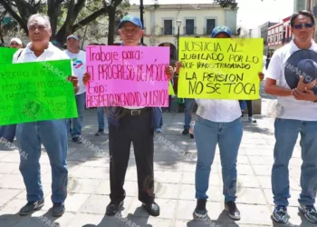 Foto: Adrián Gaytán // Rechazan ex trabajadores de la CFE imposición de ley contra las “pensiones doradas”; arguyen que afectan derechos adquiridos.