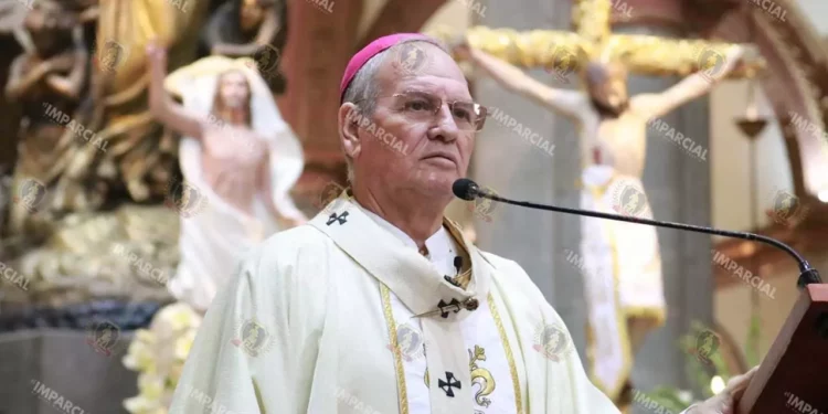 Foto: Adrián Gaytán // El arzobispo llamó a pensar en Jesús resucitado, en su presencia y en su compañía.