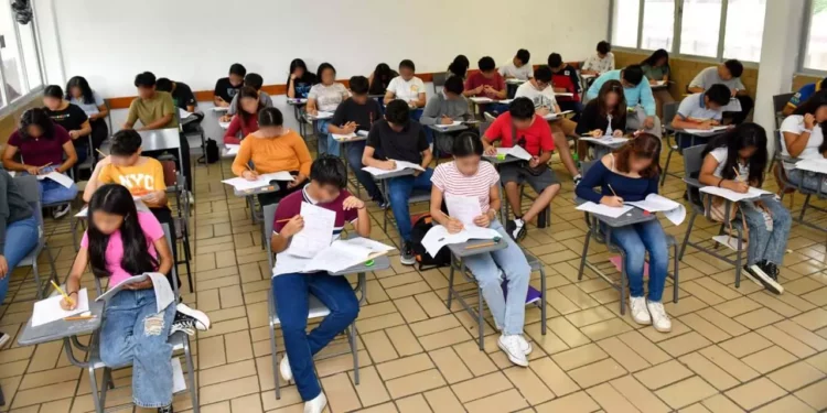 Foto: Agencias // Se informó que este modelo educativo es flexible para que los jóvenes tengan alternativas para concluir sus estudios.