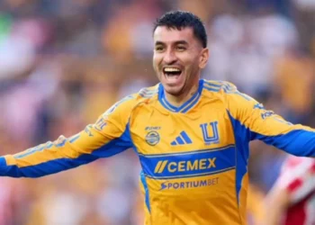 ¡Rugido en el Volcán! Tigres golea 4-1 a Chivas y frena el paso del líder en el Clausura 2026