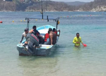 Realizan segundo rescate en playa La Entrega; advierten por condiciones de mar de fondo