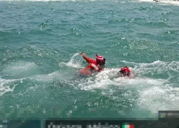 Rescata Marina a turista en Playa Magueyito, Huatulco
