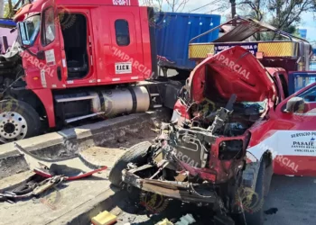 Tragedia en el Puente Guadalupe Victoria: muere menor tras accidente entre camioneta y tráiler