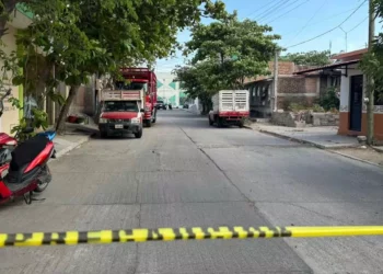 Atacan a balazos a joven frente al Hospital Macedonio Benítez en Juchitán