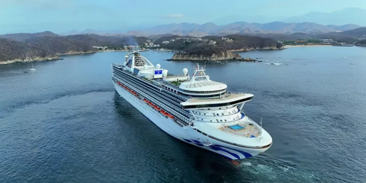 Arriba crucero Grand Princess a Huatulco; genera derrama de 2.77 mdp
