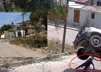 VIDEO | Casi muere aplastado tras volcadura de camioneta cargada de tabiques en Huajuapan