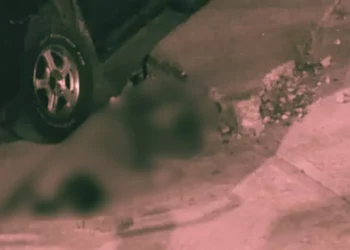 ¡Madrugada de violencia! Albañil es asesinado a pedradas en avenida Gómez Morín