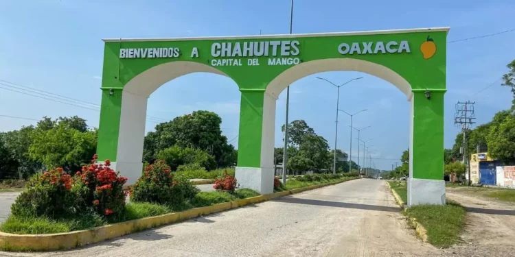 Acribillan a joven frente a su amada en Chahuites