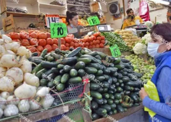 Foto: Archivo El Imparcial // Desde hace algunas semanas el tomate rojo está por arriba de los 60 pesos en las verdulerías de colonias o barrios de los Valles Centrales.
