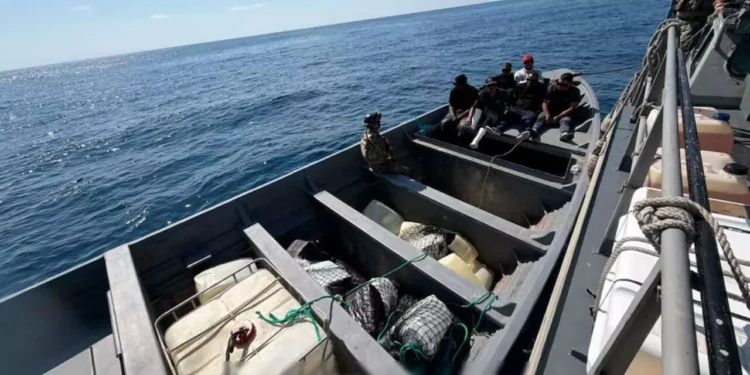 Interceptan casi una tonelada de cocaína en altamar frente a Chiapas