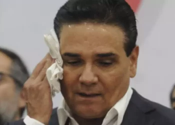 Van por Aureoles a nivel internacional: Piden ficha roja por masacre y fraude millonario
