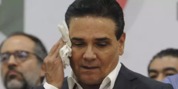 Van por Aureoles a nivel internacional: Piden ficha roja por masacre y fraude millonario
