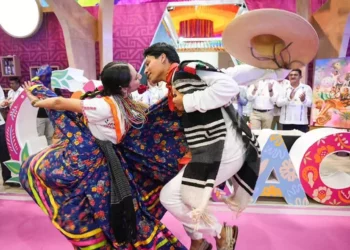 Jarabe mixteco brilla en Acapulco