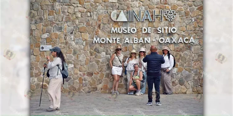 Fotos: Jorge Luis Plata // En la zona arqueológica de Monte Albán no se observó un verdadero reforzamiento a la vigilancia del lugar.
