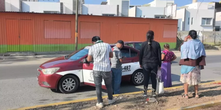 Muere taxista al volante en plena avenida Ferrocarril