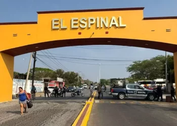 Protestan policías municipales en El Espinal por adeudos salariales