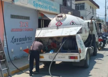Aseguran pipa de gas LP sin documentos en Xoxocotlán; detienen unidad por posible transporte ilegal