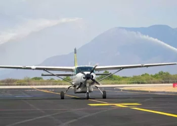 Foto: Gobierno de Oaxaca // Recibimiento al primer vuelo en Ciudad Ixtepec.
