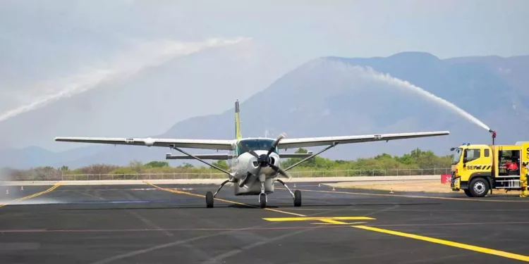 Foto: Gobierno de Oaxaca // Recibimiento al primer vuelo en Ciudad Ixtepec.