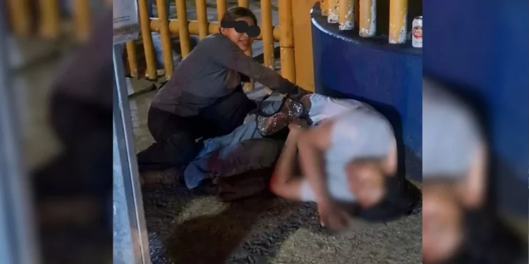 VIDEO | Entre fiesta y saqueo: Video exhibe robo a joven ebrio en Ciudad Universitaria