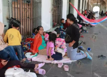 Foto: Adrián Gaytán // Los habitantes del municipio de San Juan Mazatlán, Mixes, instalaron una protesta en inmediaciones del Palacio de Gobierno.