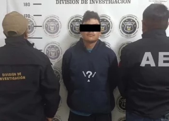 El detenido fue trasladado bajo custodia a la capital oaxaqueña para continuar con el proceso legal.