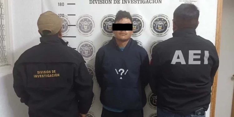 El detenido fue trasladado bajo custodia a la capital oaxaqueña para continuar con el proceso legal.
