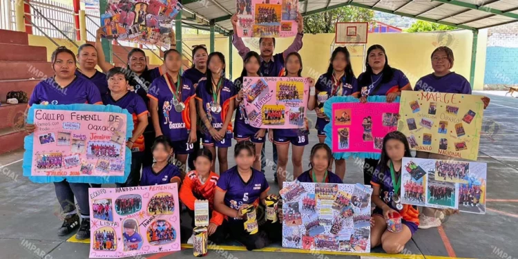 El equipo de la escuela primaria matutina “Narciso Mendoza”, de San Juan Chapultepec, busca apoyo de las autoridades municipales y estatales.