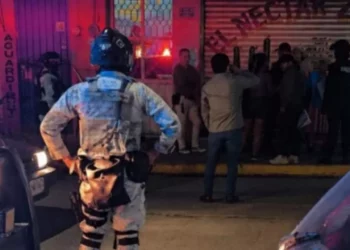 El propietario de 73 años exhibió las escrituras de su vivienda ante la Guardia Nacional y la Policía Municipal para frenar la diligencia iniciada.