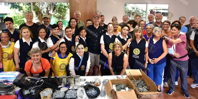 Fotos: Rubén Morales // El Club Rotario Guelaguetza y Hope Haven West entregaron 213 sillas de ruedas especiales para niñas, niños y jóvenes con parálisis cerebral.
