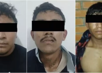 Los tres presuntos secuestradores fueron capturados en flagrancia gracias al patrullaje estratégico de la Policía Estatal sobre la carretera Tuxtepec–Loma Bonita.