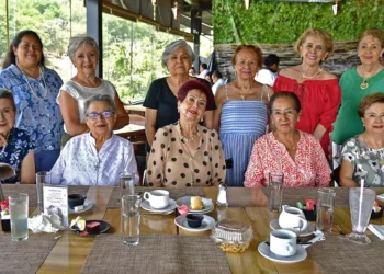 Fotos: Rubén Morales // Las invitadas degustaron diversos platillos del menú del lugar y convivieron en un ambiente lleno de cariño, amistad y buenos deseos.