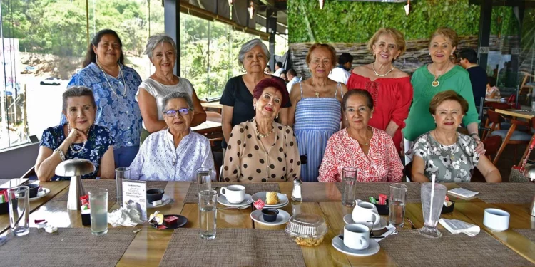 Fotos: Rubén Morales // Las invitadas degustaron diversos platillos del menú del lugar y convivieron en un ambiente lleno de cariño, amistad y buenos deseos.