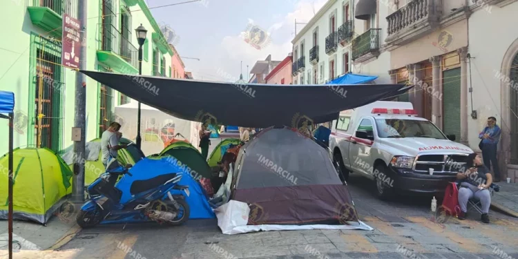 Fotos: Jesús Santiago // Las y los trabajadores de la educación se distribuyeron en al menos 10 calles del Centro Histórico de la Ciudad.