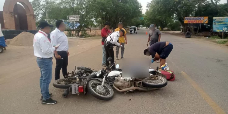 Paramédicos locales valoraron a los conductores de las motocicletas Honda e Itálika.