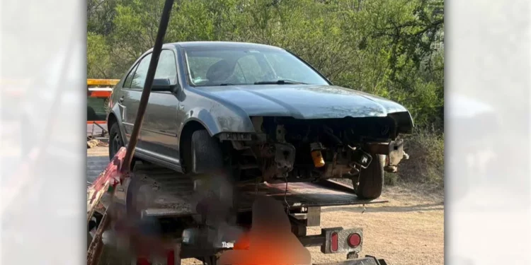 Policías municipales recuperaron un Volkswagen Jetta desmantelado en Rancho Dolores.