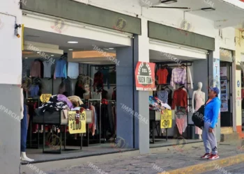 Foto: Adrián Gaytán // Solo una parte de los negocios en el Centro Histórico están regularizados.