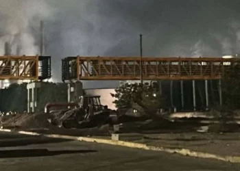 Foto: redes sociales // Infraestructura y equipo carbonizado luego de la explosión de la noche del lunes.